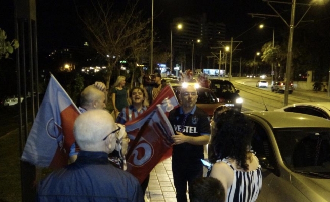 Antalya’da yaşayan Trabzonlular 38 yıl sonra şampiyonluğu kutladı