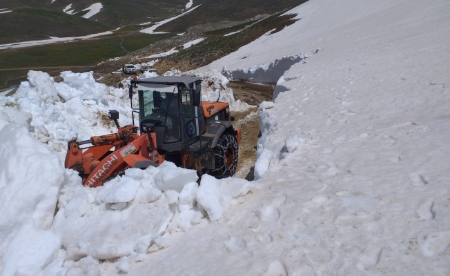 Antalya’da yayla yollarında kar temizliği Antalya’da yayla yollarında kar temizliği