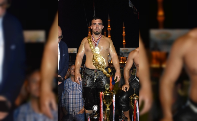 Başpehlivan Yusuf Can Zeybek oldu Başpehlivan Yusuf Can Zeybek oldu
