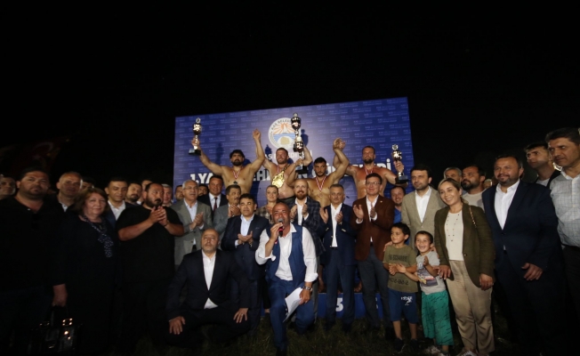 Kaş Belediyesi 1.Yağlı Güreşleri'nde başpehlivan İsmail Balaban oldu