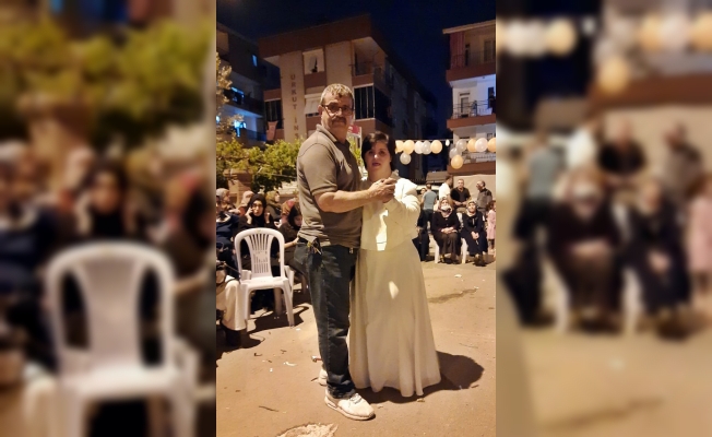 Kızının düğün hayalini sokağı kapatarak gerçekleştirdi