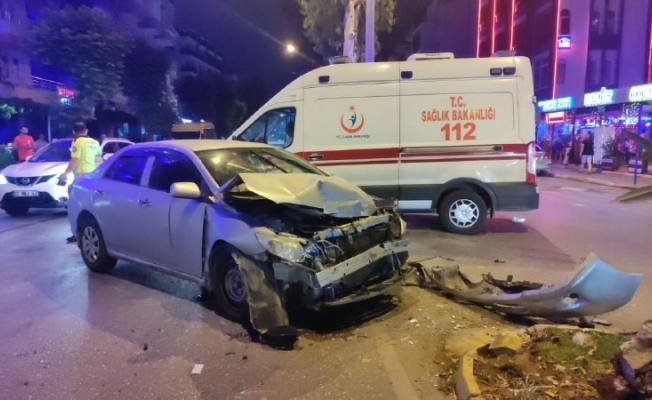 Ana caddeye kontrolsüz çıkıp kamyonete çarptı, olay yerinden kaçtı :1 yaralı Ana caddeye kontrolsüz çıkıp kamyonete çarptı, olay yerinden kaçtı :1 yaralı