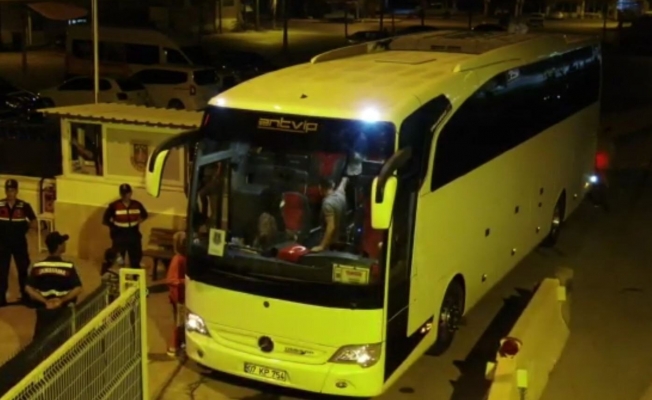 Antalya’da ülkeye yasadışı yollarla giriş yapan 43 kişi yakalandı Antalya’da ülkeye yasadışı yollarla giriş yapan 43 kişi yakalandı