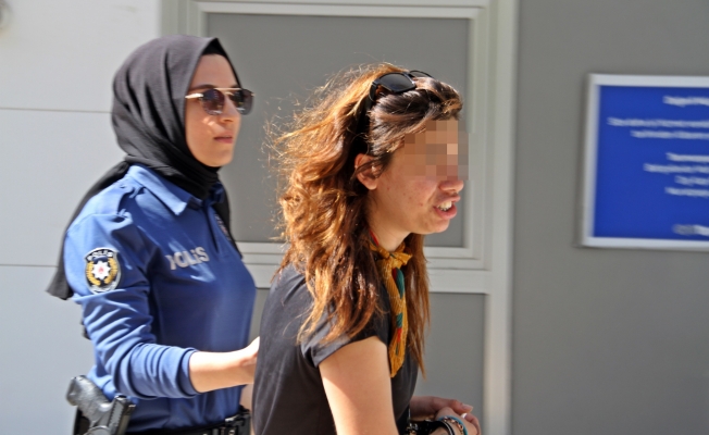 Boşaltılan bankada hırsızlık teşebbüste kaldı, şüpheli kadın gözyaşlarını tutamadı Boşaltılan bankada hırsızlık teşebbüste kaldı, şüpheli kadın gözyaşlarını tutamadı