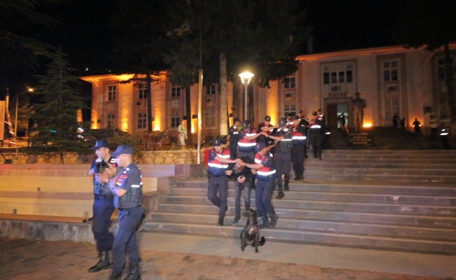 Çelik gergi kayışı hırsızlarına jandarmadan suçüstü Çelik gergi kayışı hırsızlarına jandarmadan suçüstü
