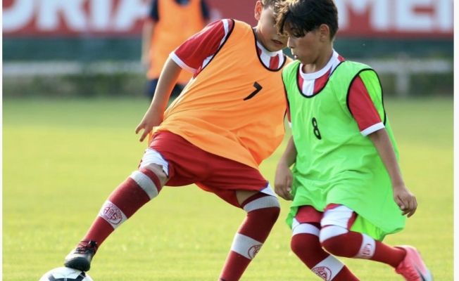 FTA Antalyaspor futbol akademisi seçmeleri başlıyor FTA Antalyaspor futbol akademisi seçmeleri başlıyor