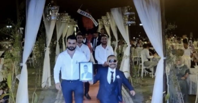 Gelin ile damada düğünlerinde cenaze töreni sürprizi Gelin ile damada düğünlerinde cenaze töreni sürprizi