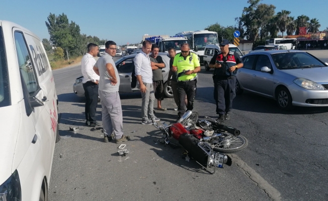 Manavgat’ta otomobile çarpan motosikletin sürücüsü ağır yaralandı