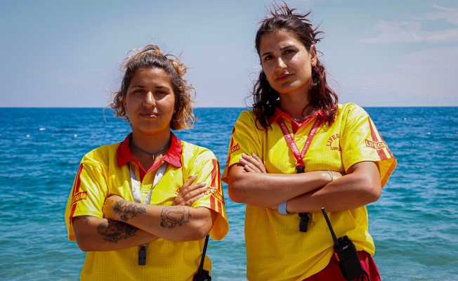 Onları gören, boğulma numarası yapıyor Onları gören, boğulma numarası yapıyor