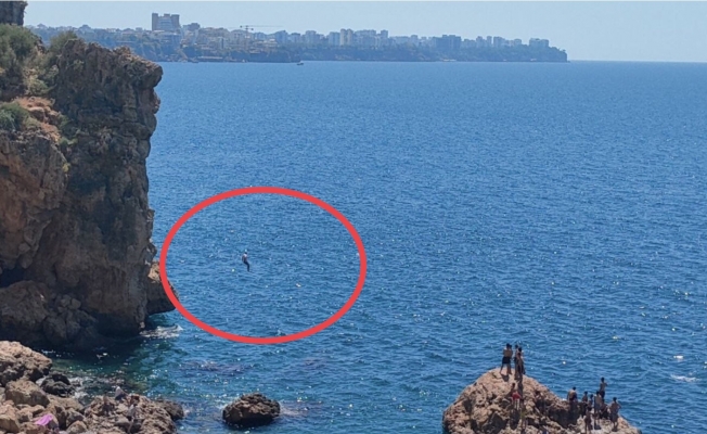 40 metreden denize atladı baygınlık geçirdi