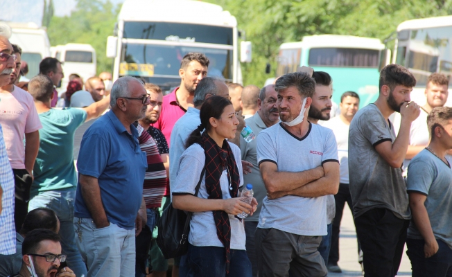 Antalya'da plastik inşaat malzemeleri üreten fabrikadaki yangın korkuttu Antalya'da plastik inşaat malzemeleri üreten fabrikadaki yangın korkuttu