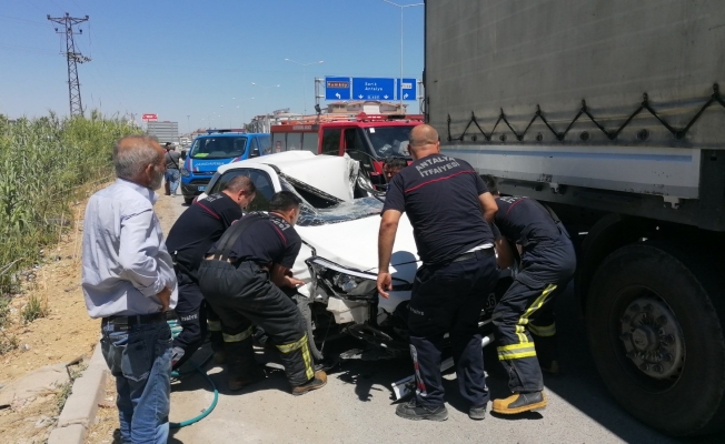 Antalya’da bir kaza diğerini beraberinde getirdi: 2 yaralı