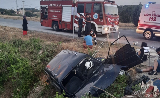 Antalya’da otomobil şarampole yuvarlandı: 5 yaralı