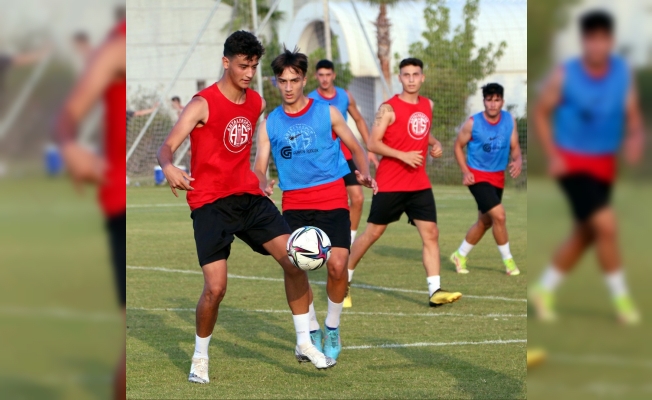 FT Antalyaspor'da Ömer Toprak ilk antrenmanına çıktı