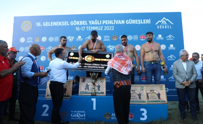 Gökbel Yağlı Güreşlerinde altın kemerin sahibi Cengizhan Şimşek oldu Gökbel Yağlı Güreşlerinde altın kemerin sahibi Cengizhan Şimşek oldu