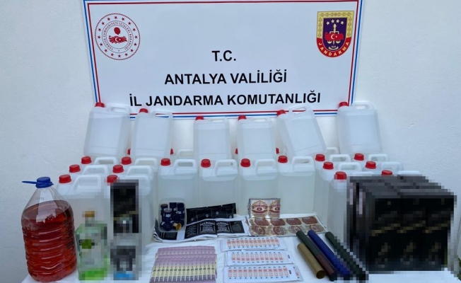 Antalya’da jandarmadan kaçak ve sahte içki operasyonu Antalya’da jandarmadan kaçak ve sahte içki operasyonu
