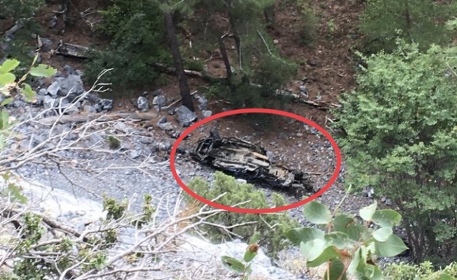 Uçuruma yuvarlanan araçtan atlayarak kurtuldu, eşi hayatını kaybetti