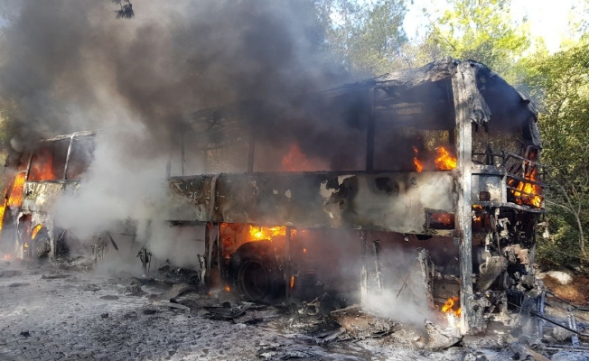 Tur otobüsü alev alev yandı