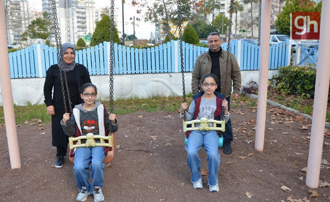 İkizlere birer gün arayla böbrek nakli