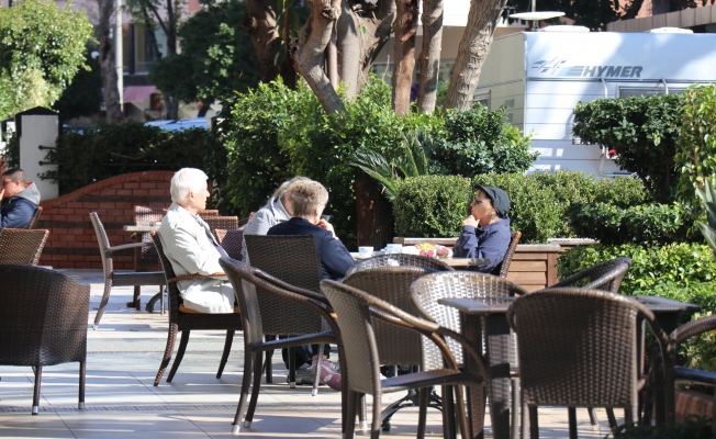 Yaşlı turistler, kış mevsiminde Alanya'yı tercih ediyor Yaşlı turistler, kış mevsiminde Alanya'yı tercih ediyor