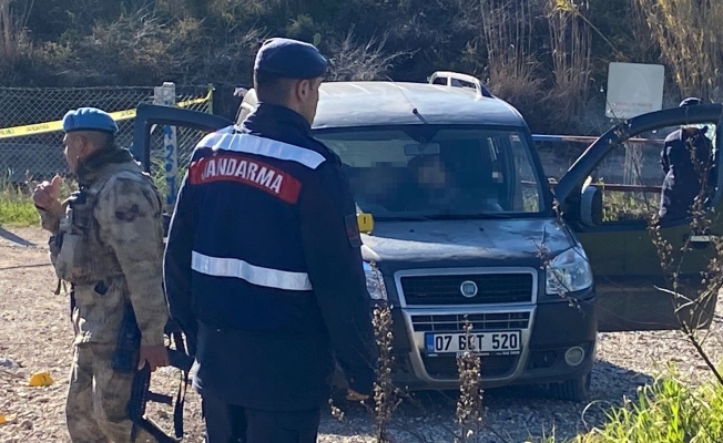 Cinayet zanlısı cami avlusunda jandarma tarafından yakalandı