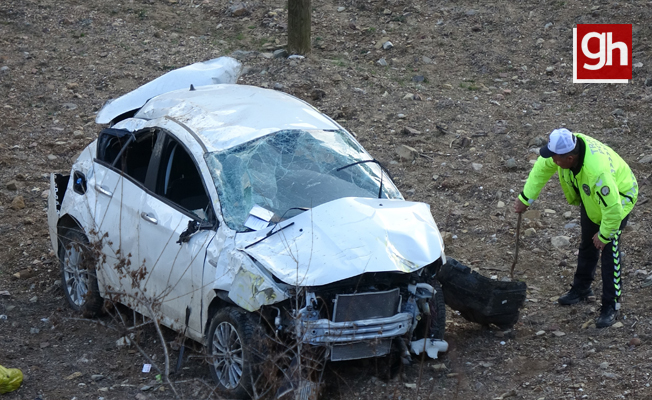 Feci Kaza... Isparta'da çarpışan otomobiller uçuruma düştü!