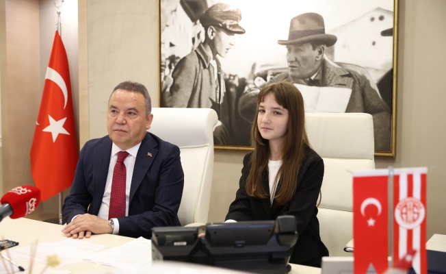 Çocuk Başkanın ilk talimatı yeşil alanların arttırılması oldu Çocuk Başkanın ilk talimatı yeşil alanların arttırılması oldu