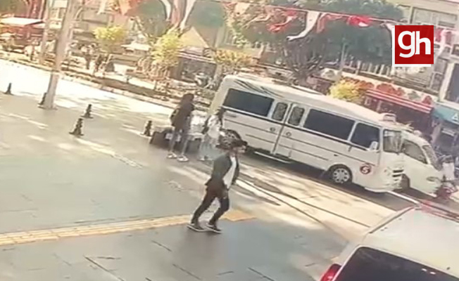 Kaldırımdan yola çıkan motosiklet, kamyonete çarptı Kaldırımdan yola çıkan motosiklet, kamyonete çarptı