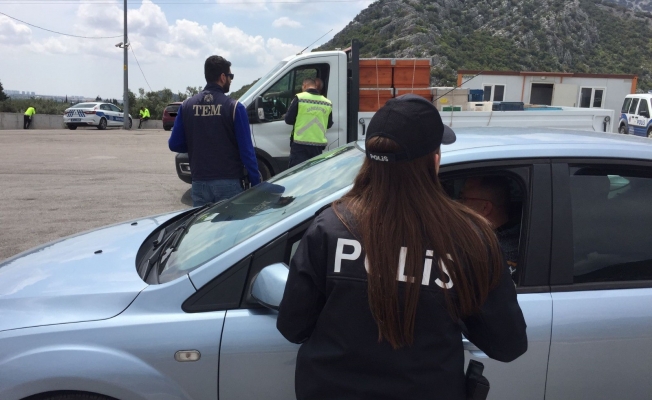Ramazan Bayramı'nda 71 aranan şahıs yakalandı Ramazan Bayramı'nda 71 aranan şahıs yakalandı