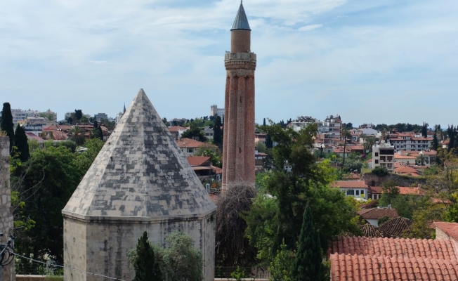 Yivli Minare depremde yıkılma tehlikesi ile karşı karşıya" Yivli Minare depremde yıkılma tehlikesi ile karşı karşıya"