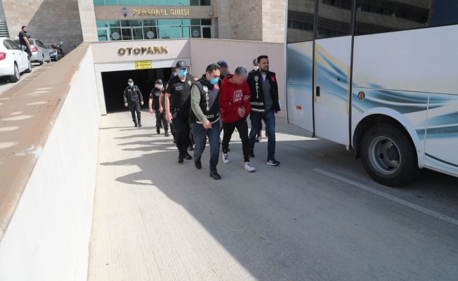 Antalya’da 114 personelin katımıyla yapılan operasyonda 81 şahıs yakalandı Antalya’da 114 personelin katımıyla yapılan operasyonda 81 şahıs yakalandı