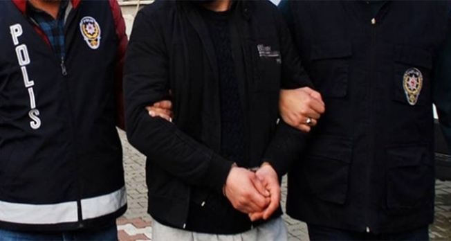 Aranan 6 kişi, oy kullanmaya geldiği sırada yakalandı Aranan 6 kişi, oy kullanmaya geldiği sırada yakalandı