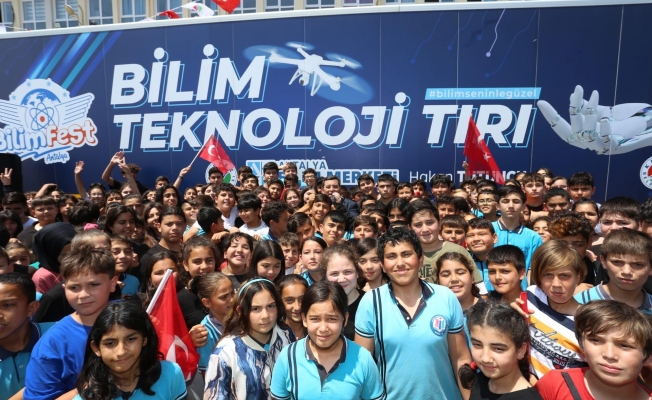 Kepez’in Bilim Teknoloji Tırı, öğrencilerle buluştu Kepez’in Bilim Teknoloji Tırı, öğrencilerle buluştu