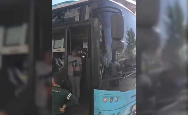 Otobüs şoförü isyan etti... Otobüsü park edip işi bıraktı! Otobüs şoförü isyan etti... Otobüsü park edip işi bıraktı!