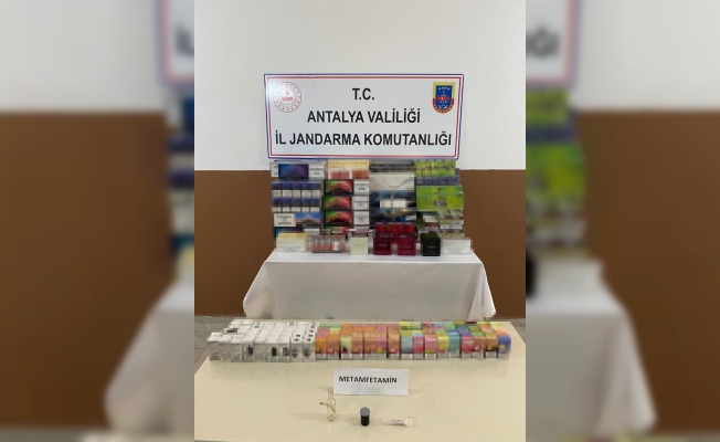 Ticareti takside kaçak sigara, puro ve elektronik sigara ele geçirildi Ticareti takside kaçak sigara, puro ve elektronik sigara ele geçirildi