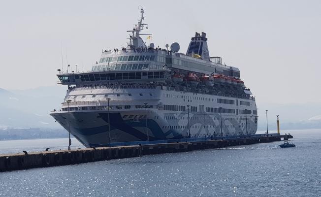 13 yıl aradan sonra İsrailli turist taşıyan ilk gemi Alanya Limanı'na demir attı