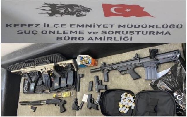 Antalya'da kesinleşmiş hapis cezası bulunan 2 firari yakalandı