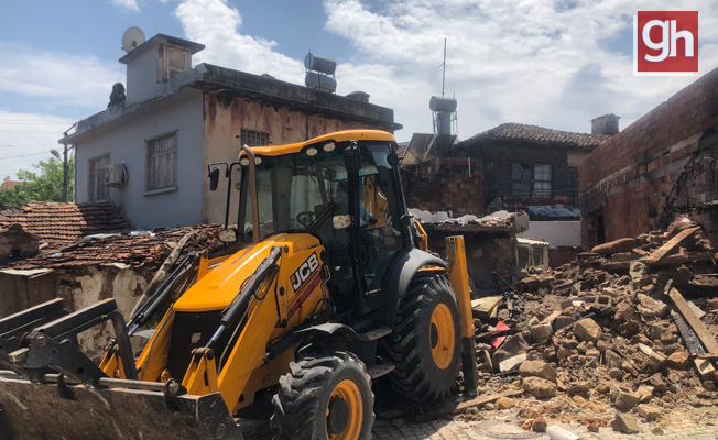Balbey Mahallesi’nde metruk yapılar yıkıldı Balbey Mahallesi’nde metruk yapılar yıkıldı