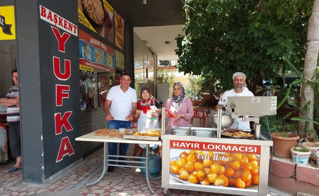 EYT’den emekli oldu, ilk maaşıyla lokma tatlısı dağıttı
