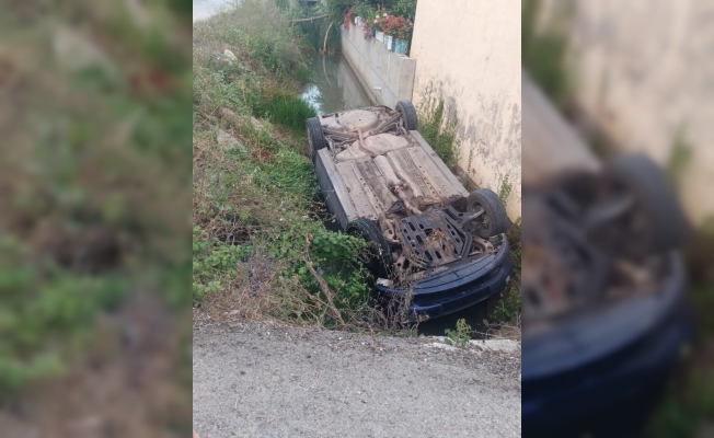 Minibüs ile otomobil çarpıştı: 3 yaralı Minibüs ile otomobil çarpıştı: 3 yaralı