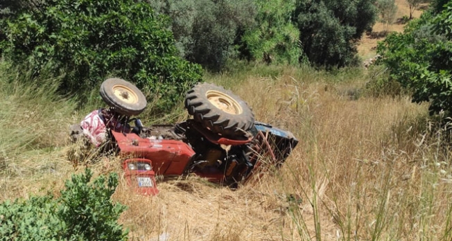  Viteste unuttuğu traktör hareket edince düşüp hayatını kaybetti