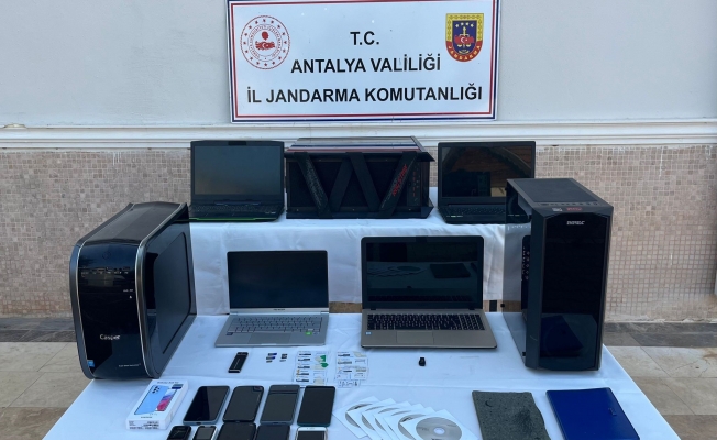 Antalya'da bilişim dolandırıcısı 6 şüpheli yakalandı