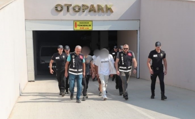 Antalya’da eş zamanlı operasyonda aranan 101 şahıs yakalandı