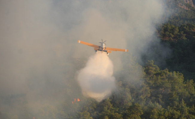 Kemer'deki orman yangınına havadan müdahale