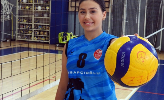 Kepez'in genç voleybolcusu İzmir'e transfer oldu