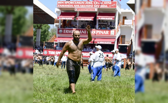 Okulu, altın kemeri gözüne kesti