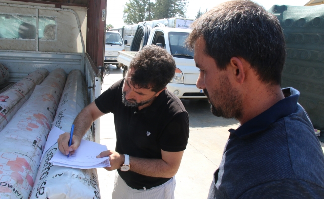 Aksulu çiftçilere sera naylonu yardımı