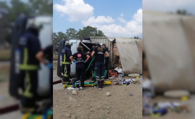 Antalya-Konya kayolunda kamyon şarampole devrildi
