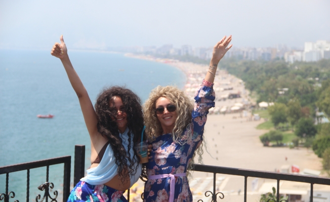 Antalya'ya hava yoluyla gelen turist sayısı 10 milyonu geçti Antalya'ya hava yoluyla gelen turist sayısı 10 milyonu geçti
