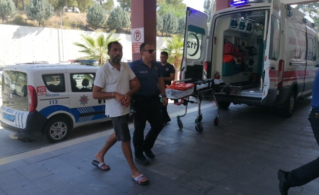 Elma yiye yiye önce çaldı, yakalanınca bıçakla tehdit etti Elma yiye yiye önce çaldı, yakalanınca bıçakla tehdit etti